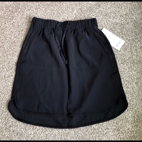 Lululemon on the fly skirt sz 0 black NWT - Picture 6 of 6